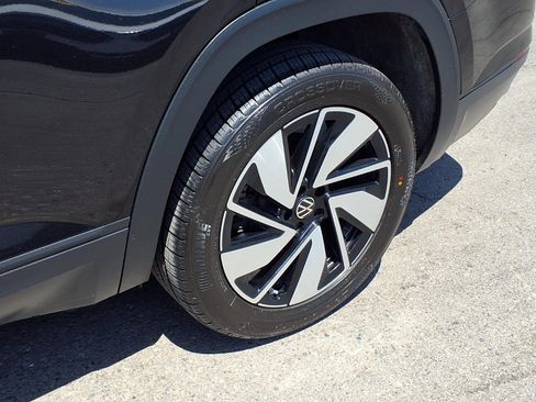 Used 2025 Volkswagen Atlas SE FWD image 28