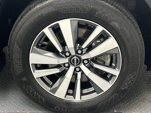 Used 2024 Nissan Pathfinder SL AWD/4WD image 17