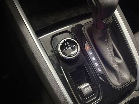 Used 2023 Chevrolet Colorado Trail Boss w/ Technology Package image 54