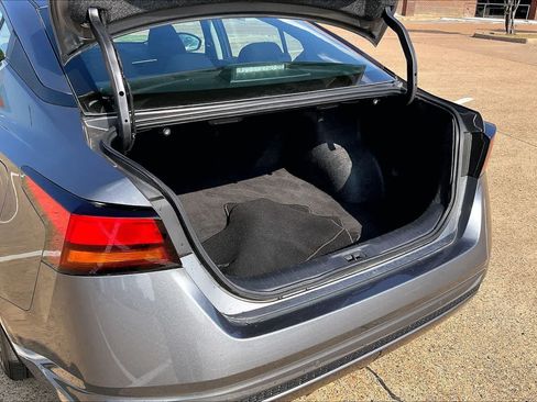 Used 2025 Nissan Altima 2.5 SV FWD image 16