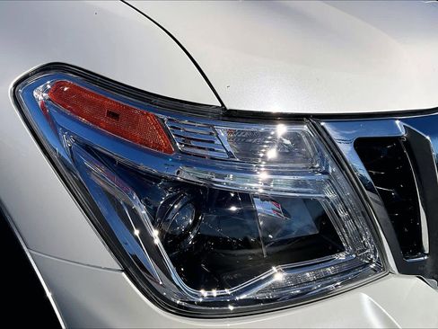 Used 2017 Nissan Armada SL image 27