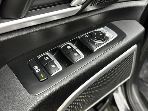 Used 2020 Kia Telluride LX image 11