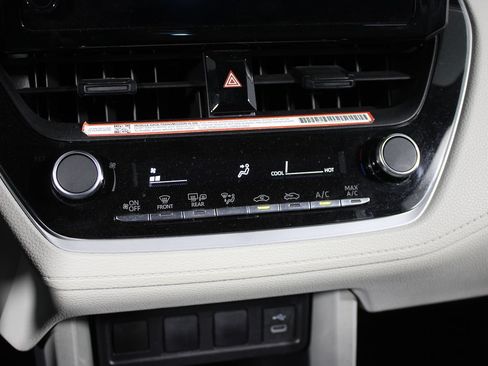 Used 2025 Toyota Corolla Cross L FWD image 17