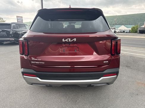 Certified 2024 Kia Sorento S AWD/4WD image 4