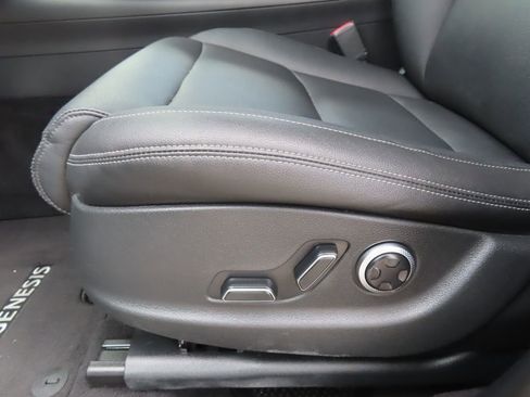 Used 2025 Genesis GV70 2.5T AWD/4WD image 7