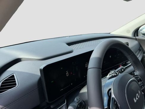 New 2026 Kia Carnival EX image 9