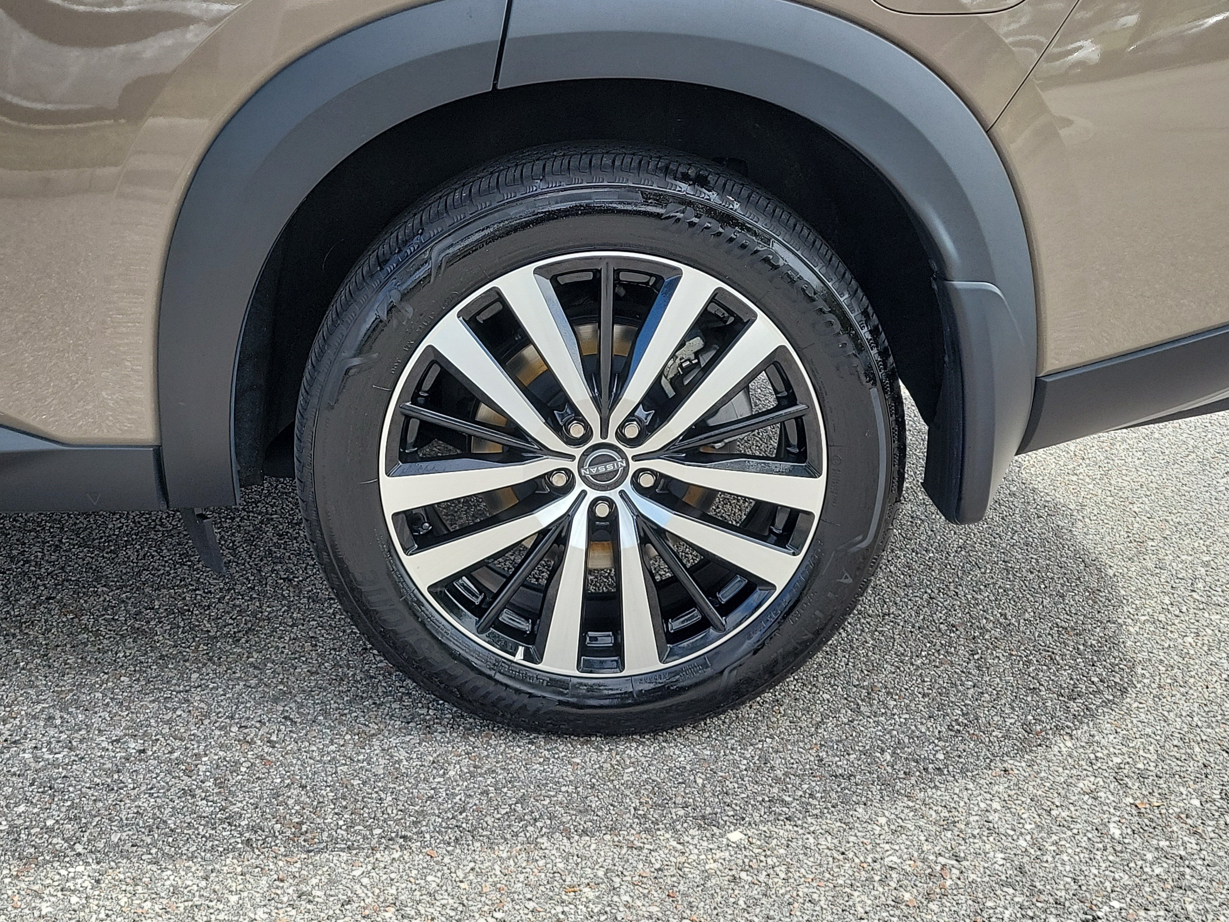 Certified 2025 Nissan Pathfinder Platinum w/ Cargo Package FWD image 11