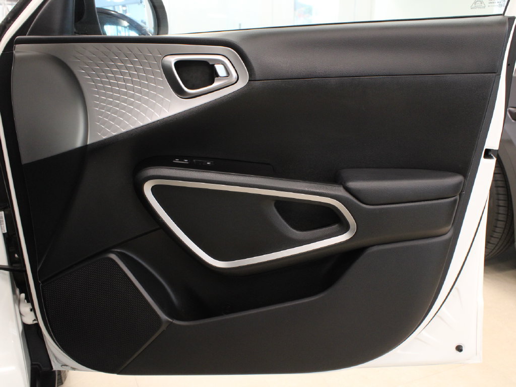 Used 2023 Kia Soul S FWD image 16