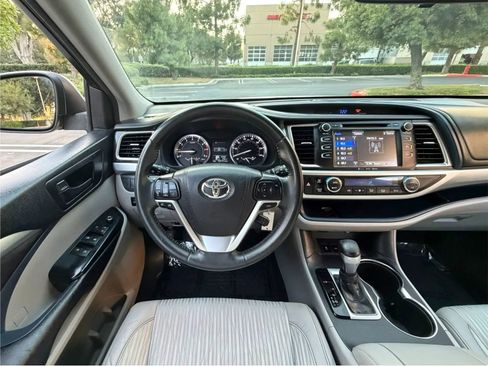 Used 2016 Toyota Highlander Plus FWD image 16