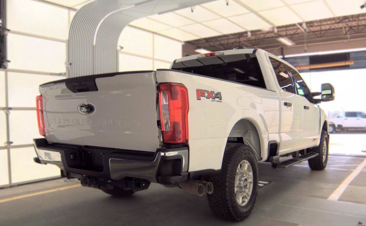 Certified 2025 Ford F250 XLT w/ FX4 Off-Road Package AWD/4WD image 4