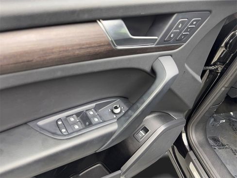 Used 2023 Audi Q5 2.0T Premium image 33