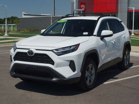 Used 2025 Toyota RAV4 XLE AWD/4WD image 23