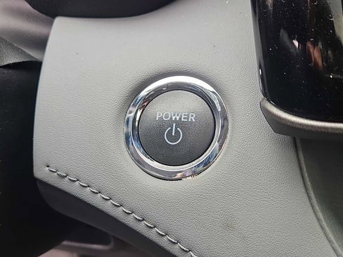 Used 2023 Toyota Highlander XLE AWD/4WD image 23