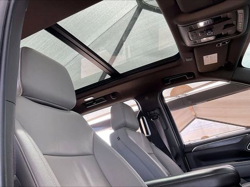 Used 2022 Chevrolet Tahoe LT w/ LT Signature Plus Package image 15