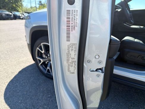 Used 2026 Jeep Cherokee Overland w/ Advanced Pro Tech Group AWD/4WD image 32