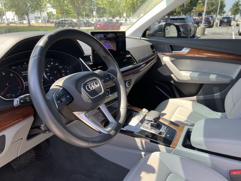 Used 2023 Audi Q5 2.0T Premium w/ Convenience Package AWD/4WD image 17