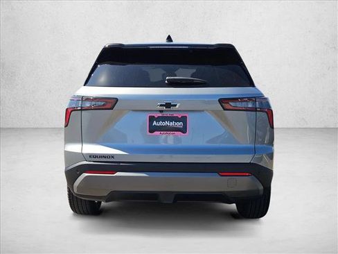 New 2026 Chevrolet Equinox LT w/ Convenience Package II FWD image 8