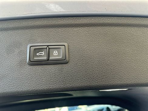 Used 2018 Audi SQ5 Prestige w/ Prestige Package image 39