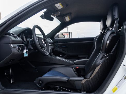 Used 2025 Porsche 718 Cayman GT4 RS image 32