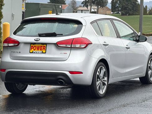 Used 2016 Kia Forte EX FWD image 3