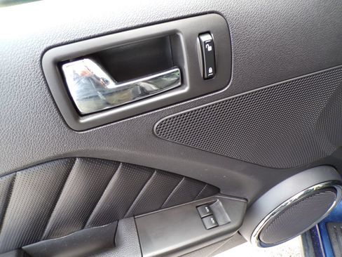 Used 2010 Ford Mustang GT RWD image 21