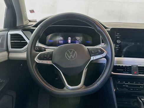 Used 2025 Volkswagen Taos SE AWD/4WD image 18