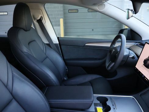 Used 2023 Tesla Model Y Performance image 9