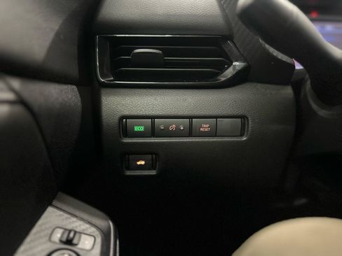 Used 2025 Nissan Sentra SV FWD image 27