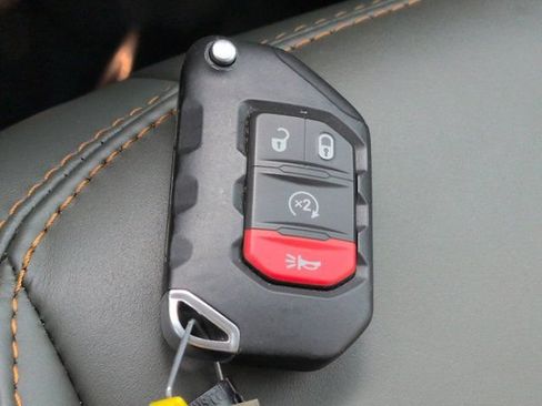 Used 2024 Jeep Gladiator Mojave AWD/4WD image 29