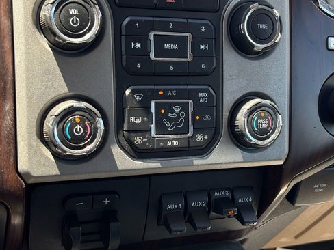 Used 2016 Ford F250 Lariat w/ Lariat Ultimate Package AWD/4WD image 40
