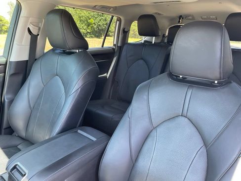 Used 2020 Toyota Highlander Limited FWD image 30