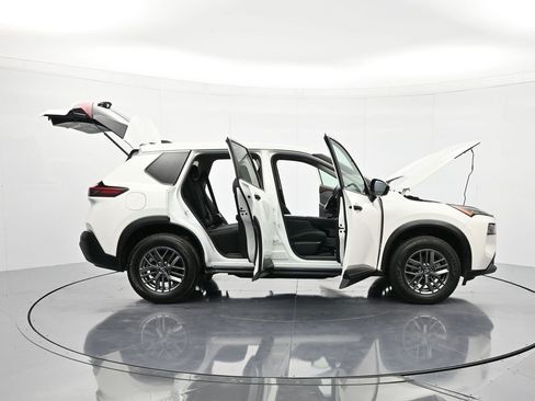 Certified 2023 Nissan Rogue S image 47