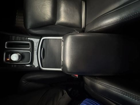 Used 2022 Chrysler 300 Touring L AWD/4WD image 34