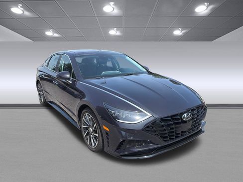 Certified 2023 Hyundai Sonata Limited w/ Cargo Package FWD image 3