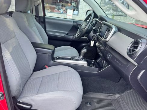 Used 2020 Toyota Tacoma SR5 RWD image 18