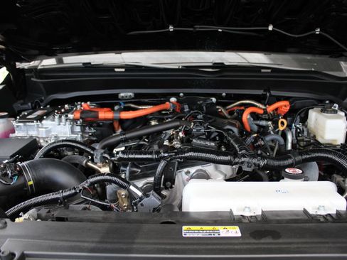 Certified 2025 Toyota Tacoma TRD Off-Road w/ TRD Off Road Upgrade Package AWD/4WD image 62