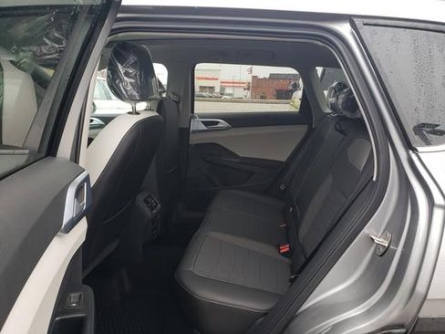 New 2026 Volkswagen Taos SE image 7