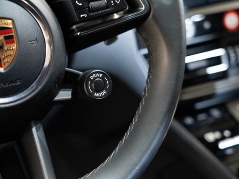 Certified 2026 Porsche Macan AWD/4WD image 23