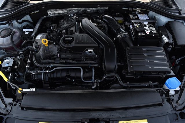 Used 2025 Volkswagen Jetta SE w/ Sunroof Package FWD image 25