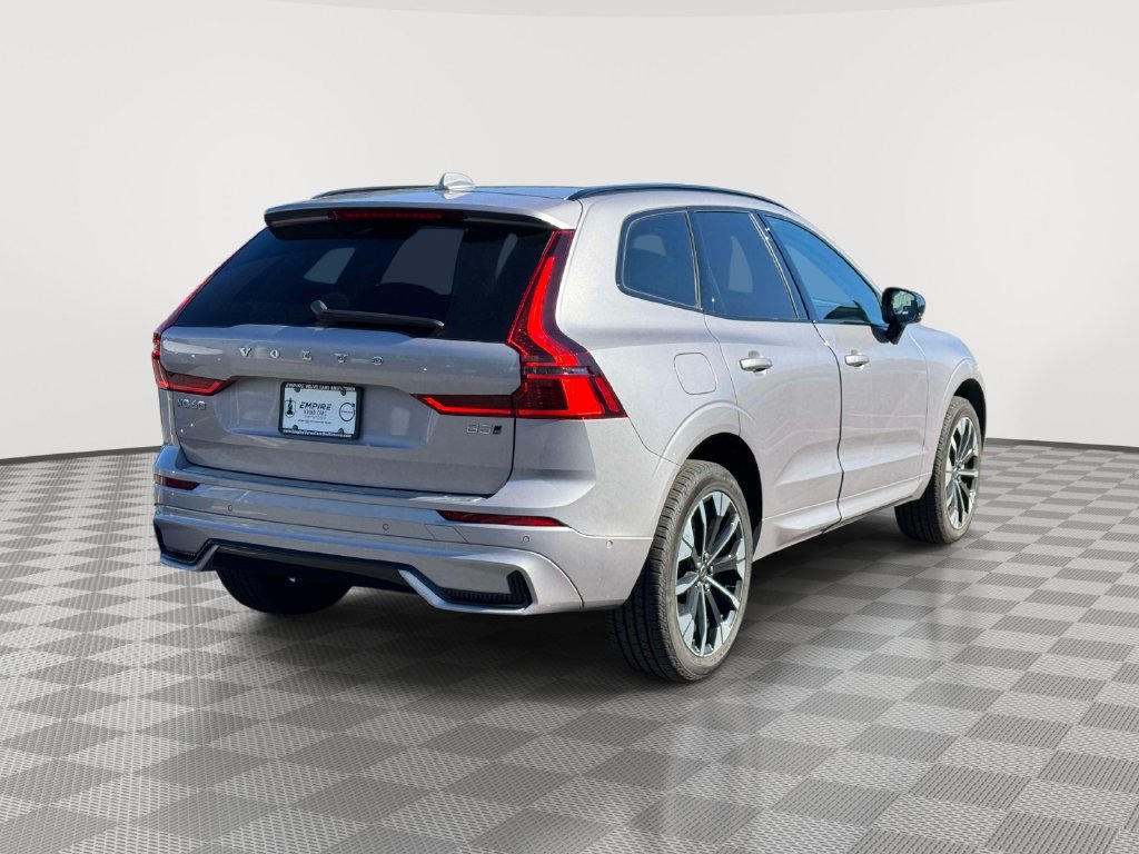 Used 2026 Volvo XC60 B5 Plus AWD/4WD image 4