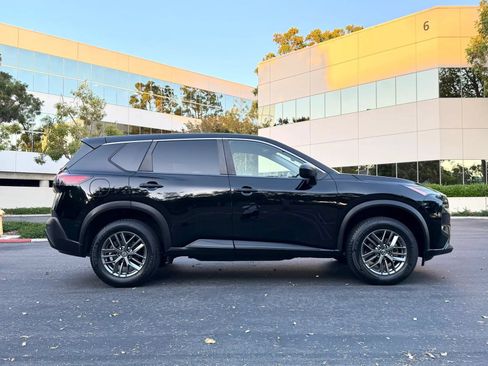 Used 2021 Nissan Rogue S FWD image 3