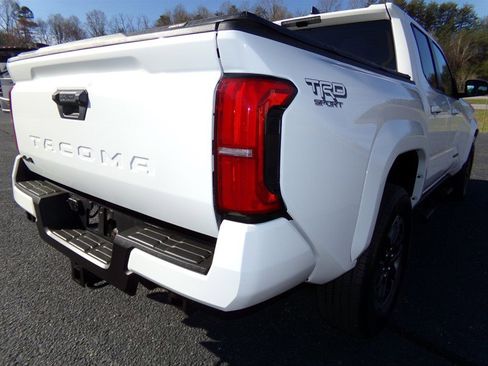 Used 2024 Toyota Tacoma TRD Sport image 7