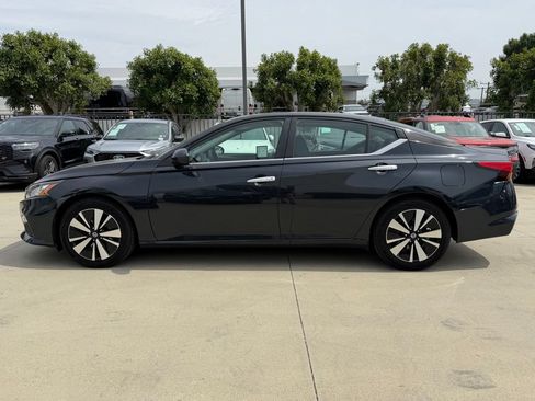 Used 2022 Nissan Altima 2.5 SV FWD image 10