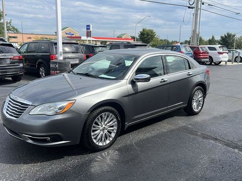 Used 2011 Chrysler 200 Limited FWD image 2