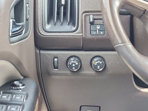 Used 2022 GMC Canyon Denali image 13