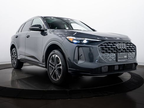 Certified 2025 Audi Q5 Premium Plus w/ Premium Plus image 2