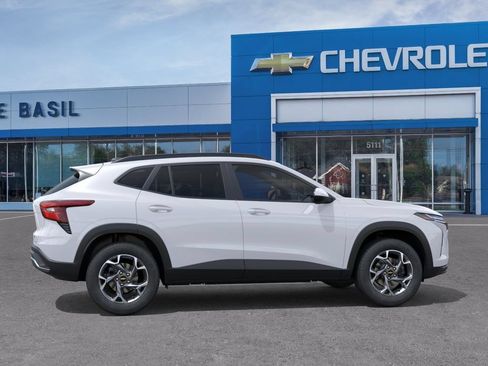New 2026 Chevrolet Trax LT w/ LT Convenience Package FWD image 5
