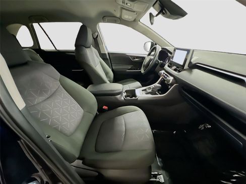 Used 2025 Toyota RAV4 XLE image 26
