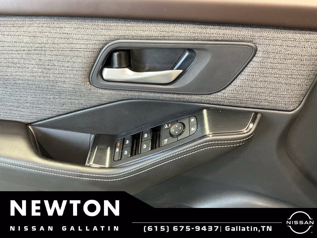 Used 2022 Nissan Rogue SV FWD image 32