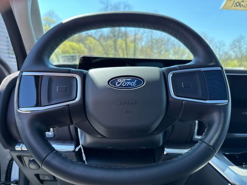 New 2026 Ford Expedition Platinum image 21